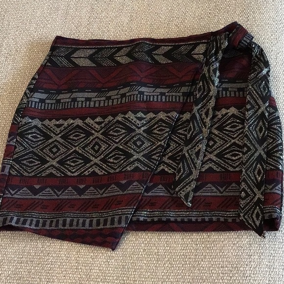 Express Dresses & Skirts - Express back zip, side tie skirt, size 6